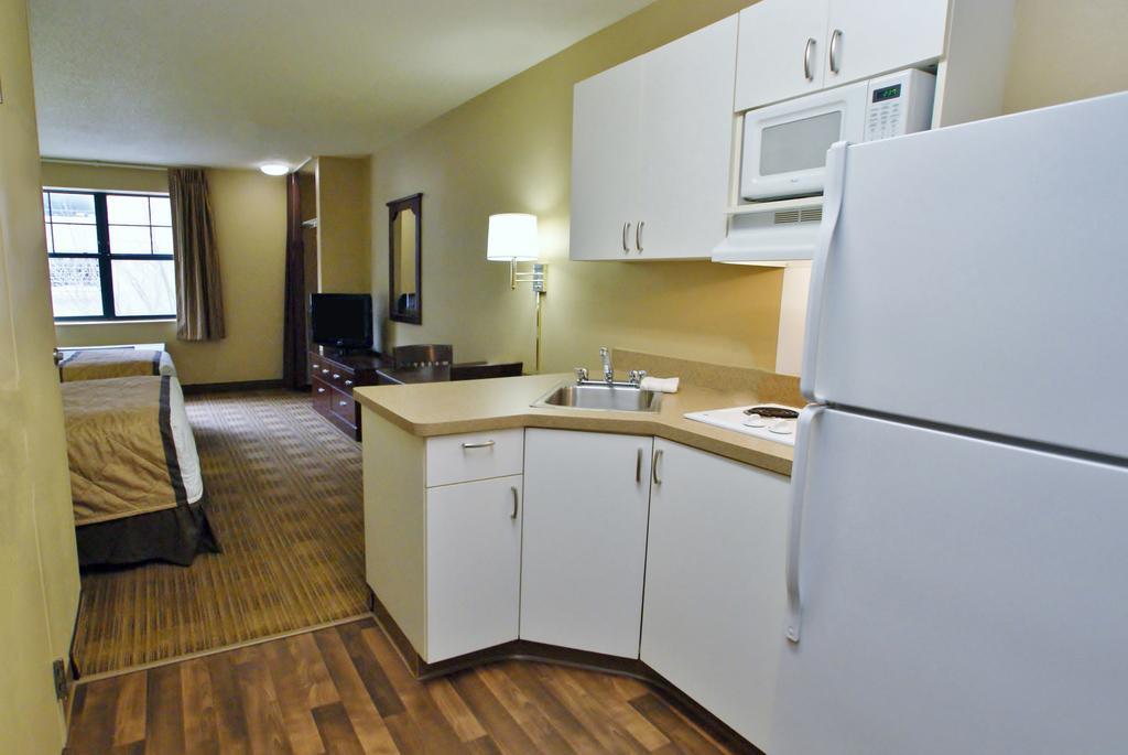 Extended Stay America Suites - Milwaukee - Уокешо Экстерьер фото